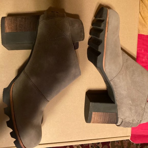 Women’s Sorel Addington Chelsea Boots - Picture 3 of 5